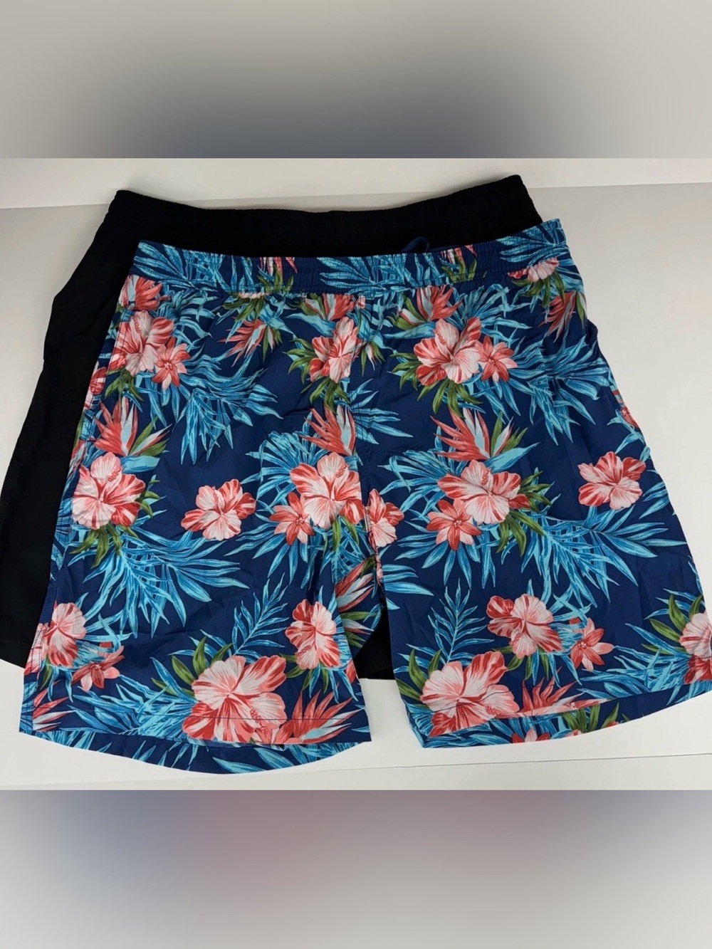 Kirkland Signature Men's Lined Stretch 2 Swim Trunks Tropical / Black Size XL